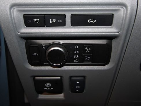 Used 2023 Ford F150 Lightning XLT image 9