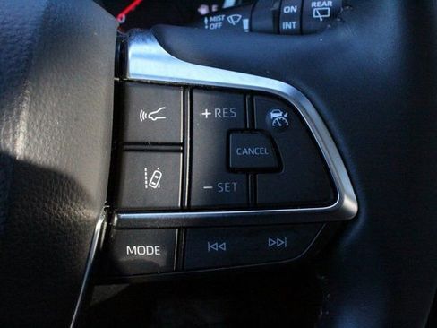 Used 2021 Toyota Highlander LE image 23