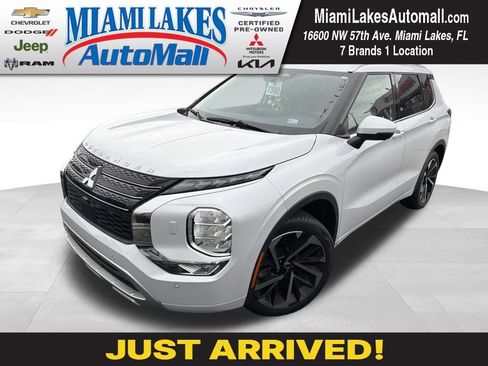 Used 2022 Mitsubishi Outlander SEL image 1