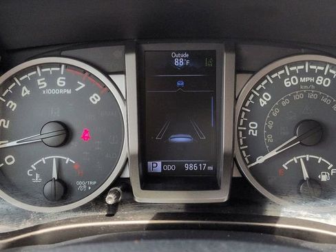 Used 2019 Toyota Tacoma SR5 AWD/4WD image 25
