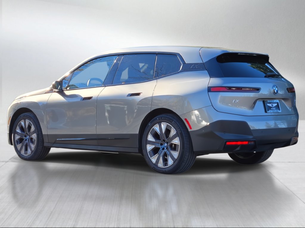 Used 2023 BMW iX xDrive50 w/ Convenience Package AWD/4WD image 5