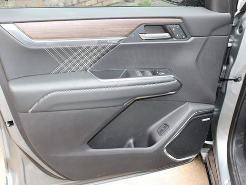 Used 2025 GMC Acadia Denali image 21