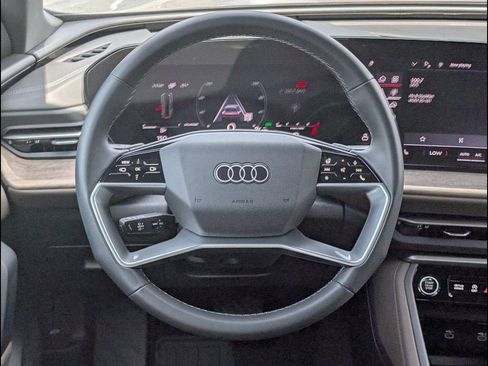 Certified 2025 Audi Q5 Premium w/ Convenience Package AWD/4WD image 10
