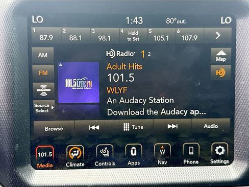 Used 2022 Jeep Wrangler Unlimited Sahara w/ Cold Weather Group AWD/4WD image 16