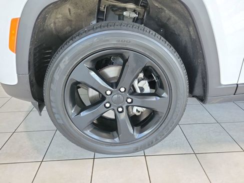 Used 2023 Jeep Grand Cherokee Altitude image 47