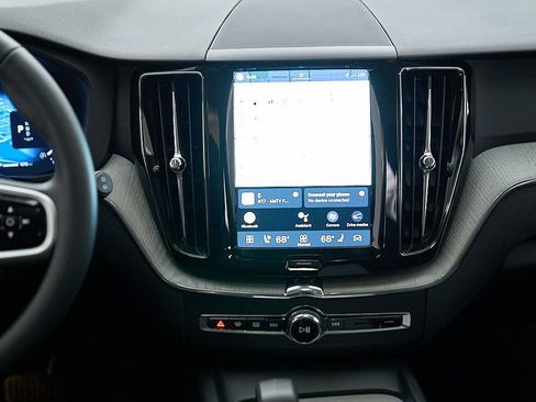 Certified 2025 Volvo XC60 B5 Plus w/ Climate Package AWD/4WD image 27