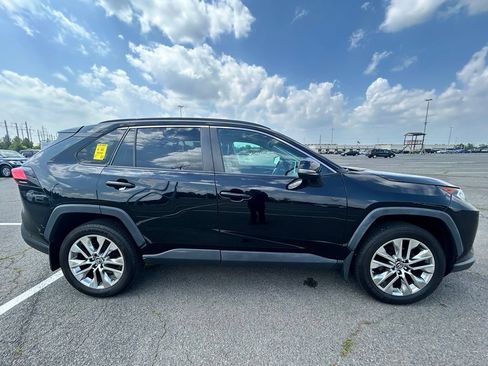 Used 2019 Toyota RAV4 XLE Premium w/ Cold Weather Package AWD/4WD image 6