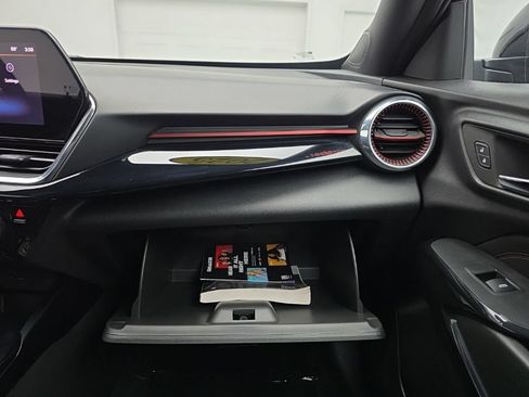 Used 2025 Chevrolet Trax RS FWD image 38