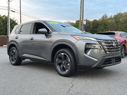 Used 2025 Nissan Rogue SV FWD image 3