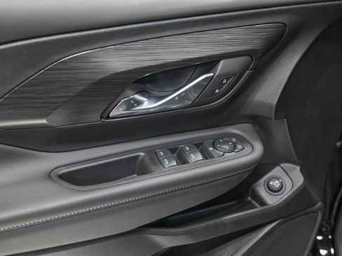 Used 2023 GMC Terrain SLE w/ Driver Convenience Package image 13