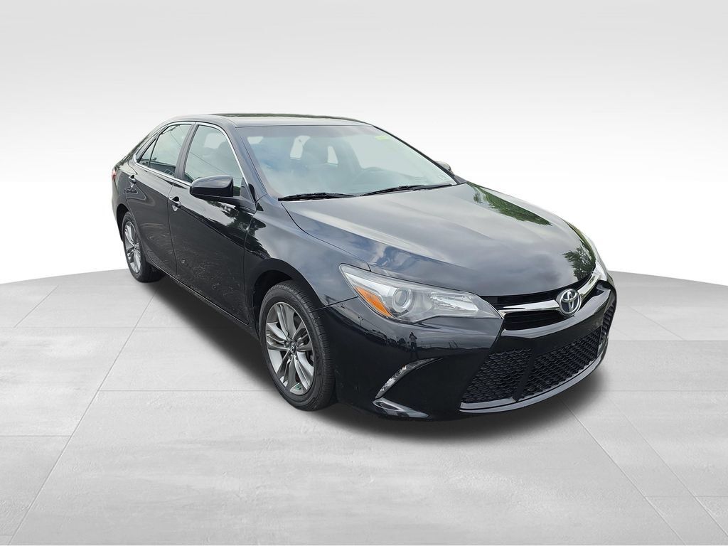 Used 2017 Toyota Camry SE FWD image 2