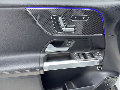 Used 2021 Mercedes-Benz GLB 35 AMG 4MATIC image 39