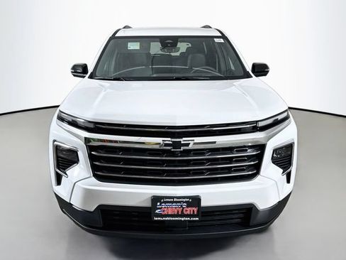 New 2026 Chevrolet Traverse LT w/ Driver Confidence Package AWD/4WD image 2