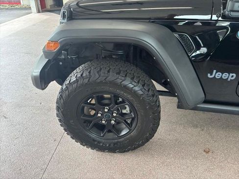 Certified 2024 Jeep Wrangler Unlimited AWD/4WD image 11