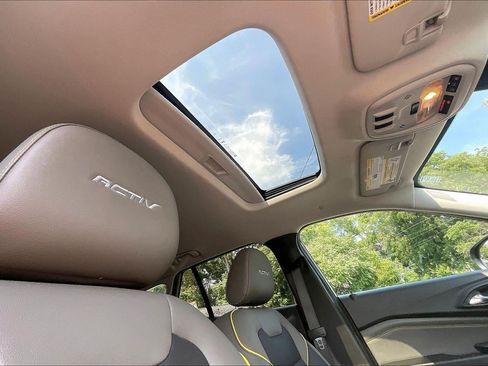 Used 2025 Chevrolet Trax ACTIV w/ Sunroof Package FWD image 29