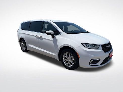 Used 2023 Chrysler Pacifica Touring-L FWD image 10