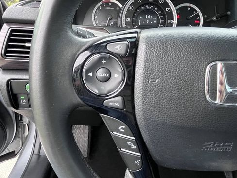 Used 2017 Honda Accord Touring image 32