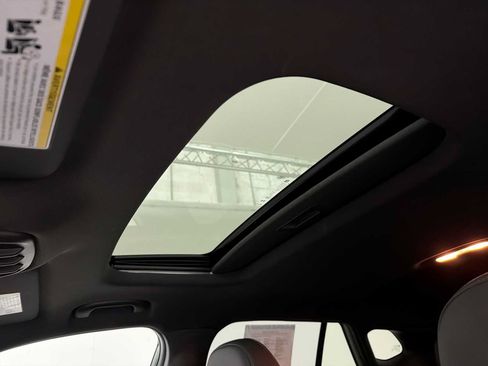 Used 2024 Chevrolet Trax RS w/ Sunroof Package FWD image 16