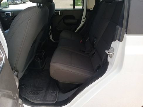 Used 2022 Jeep Gladiator Sport AWD/4WD image 16