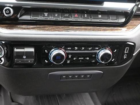 New 2025 GMC Sierra 2500 SLE w/ SLE Value Package; image 17