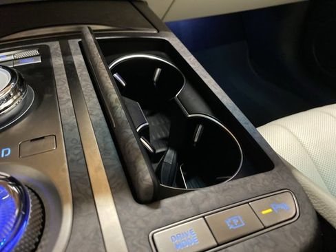 Used 2024 Genesis G80 image 60