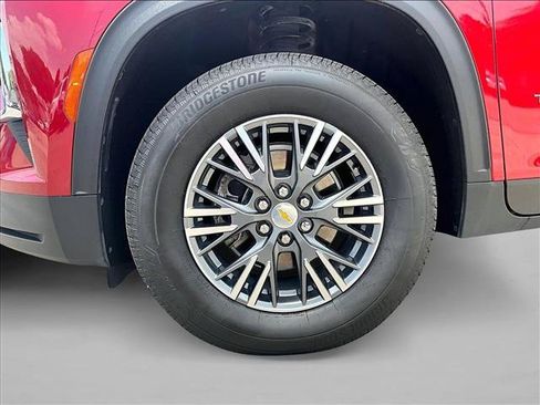 Used 2025 Chevrolet Traverse LT FWD image 10