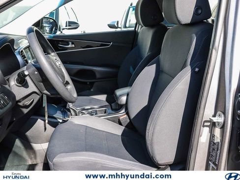 Used 2019 Kia Sorento FWD V6 image 14