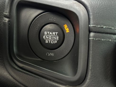 Used 2025 Jeep Wrangler Sahara image 23