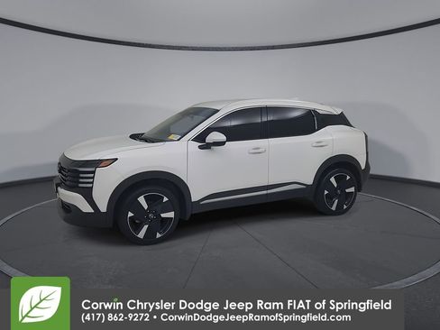 Used 2025 Nissan Kicks SR w/ Illumination Package image 6