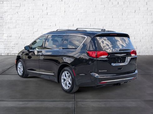 Used 2017 Chrysler Pacifica Touring-L w/ Tire & Wheel Group image 4