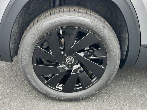 New 2025 Volkswagen Atlas SE image 31