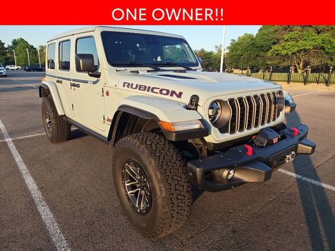 Used 2024 Jeep Wrangler Unlimited Rubicon AWD/4WD image 3