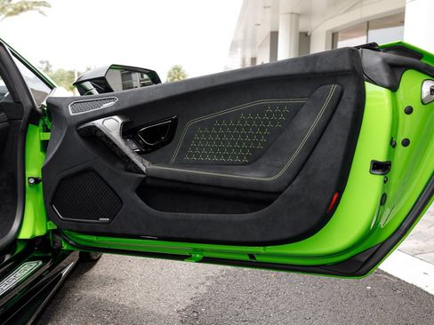 Used 2018 Lamborghini Huracan Performante AWD/4WD image 52