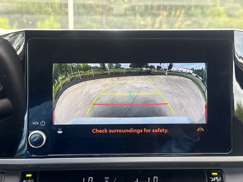 Used 2025 Toyota Camry SE FWD image 27