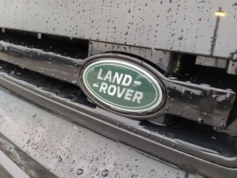 Used 2025 Land Rover Defender 110 S image 11