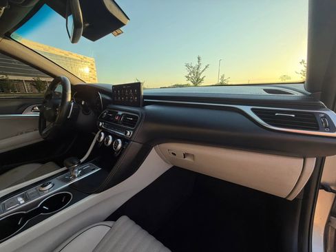 Used 2022 Genesis G70 3.3T RWD image 13