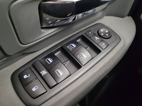 Used 2020 RAM 1500 Classic SLT w/ Luxury Group RWD image 27