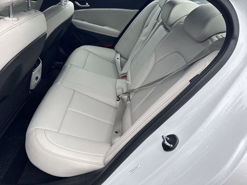 Used 2025 Genesis G70 2.5T image 21