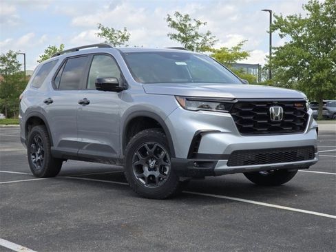 New 2025 Honda Pilot TrailSport image 2
