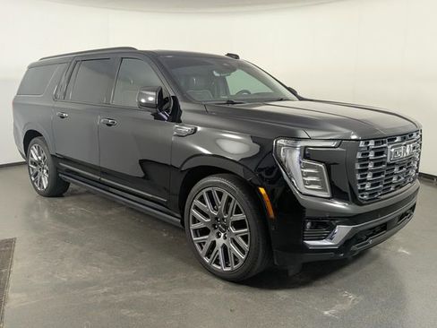 Used 2025 GMC Yukon XL Denali Ultimate AWD/4WD image 2