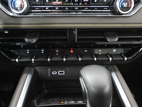Used 2025 Chevrolet Colorado ZR2 AWD/4WD image 28