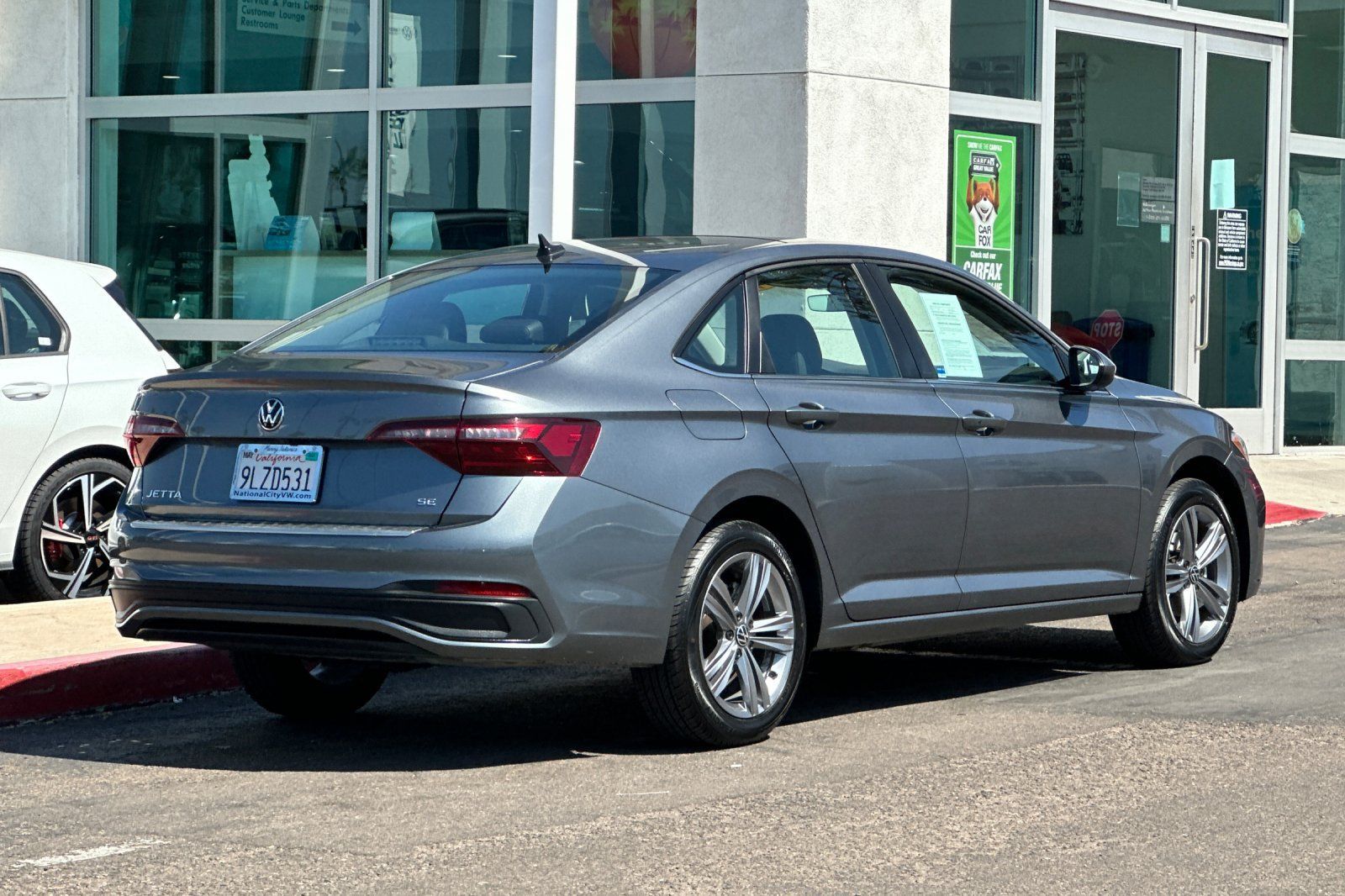 Used 2024 Volkswagen Jetta SE w/ Panoramic Sunroof Package FWD image 4
