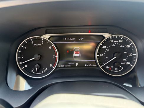 Used 2025 Nissan Rogue SV FWD image 38