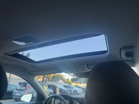 Used 2025 Hyundai Elantra SEL image 29