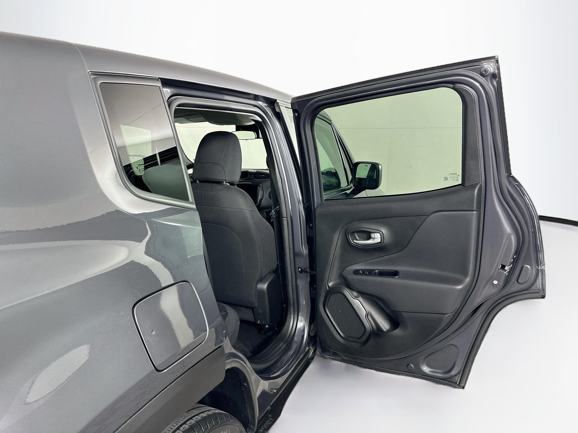 Used 2023 Jeep Renegade Latitude AWD/4WD image 29
