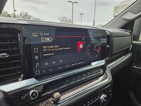 Used 2025 GMC Sierra 2500 SLE w/ SLE Convenience Package image 15