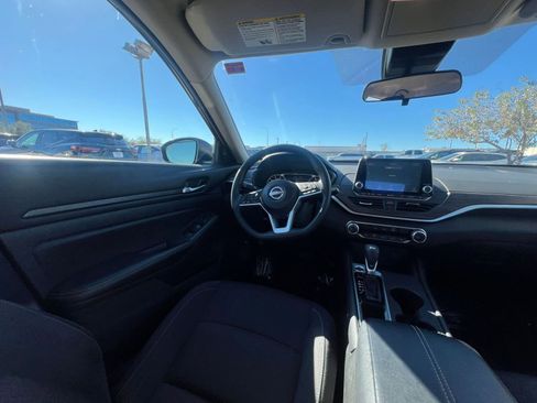 Used 2025 Nissan Altima 2.5 SV image 34