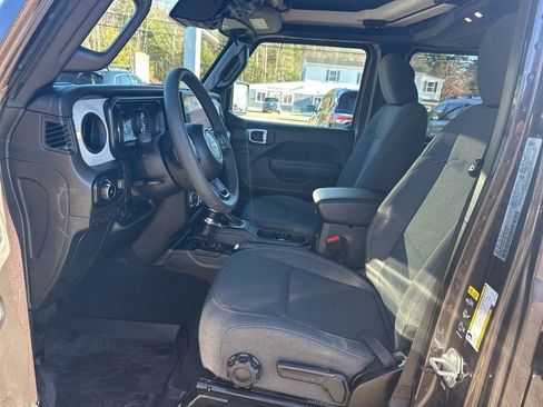 Used 2025 Jeep Wrangler Sport S image 14
