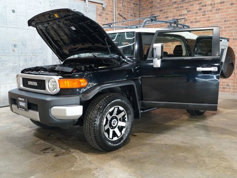 Used 2013 Toyota FJ Cruiser 4WD w/ Convenience Pkg image 26