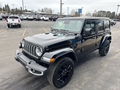 Used 2025 Jeep Wrangler Sahara w/ Safety Group image 11